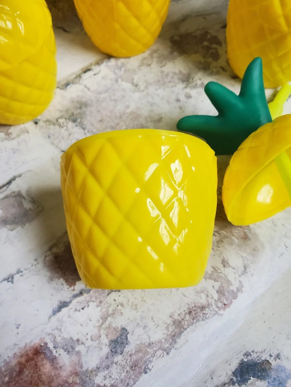 Set Of 4  Pineapple Plastic BPA Free Hawaian Tiki Cups with Straws
